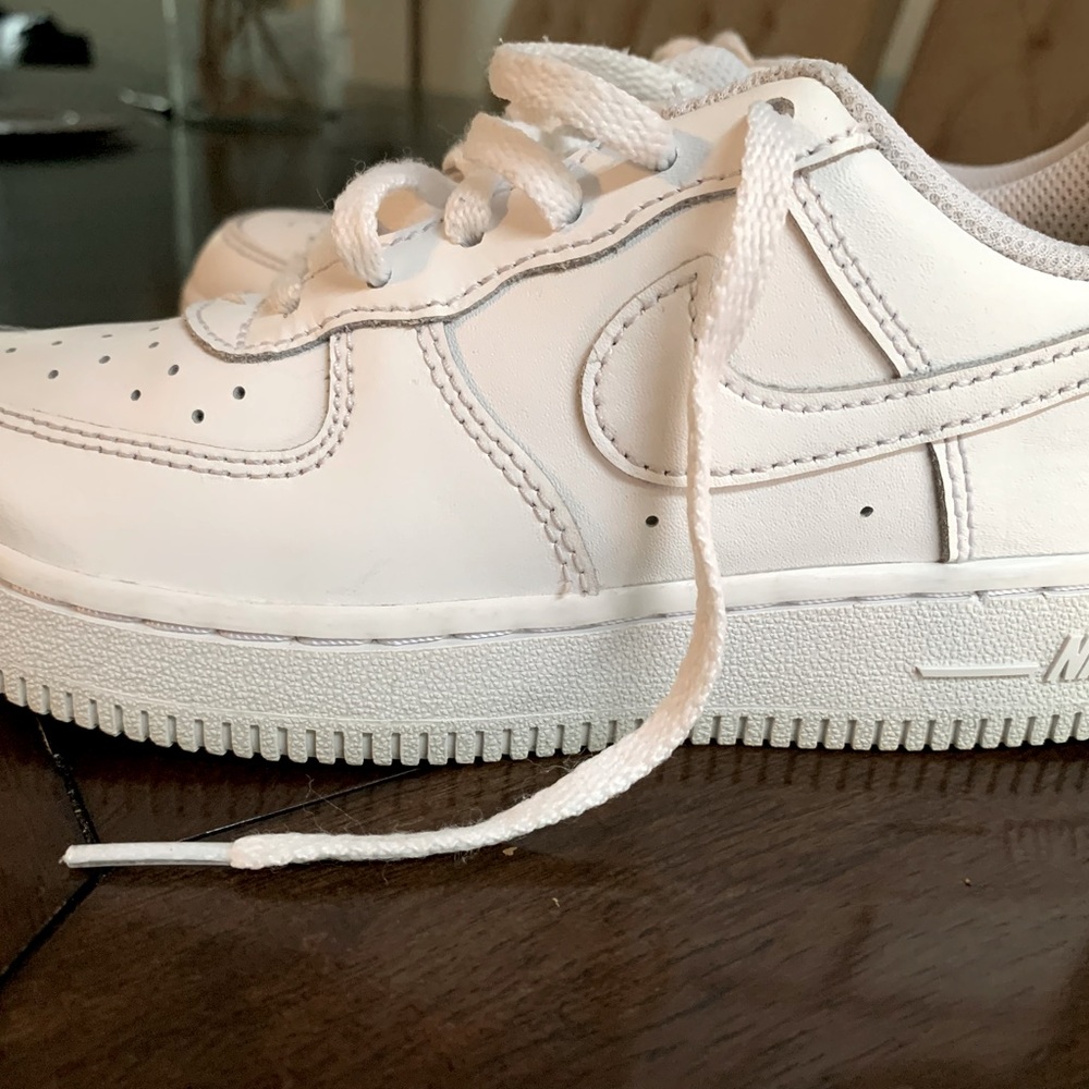 White little Boys Nike Uptown’s